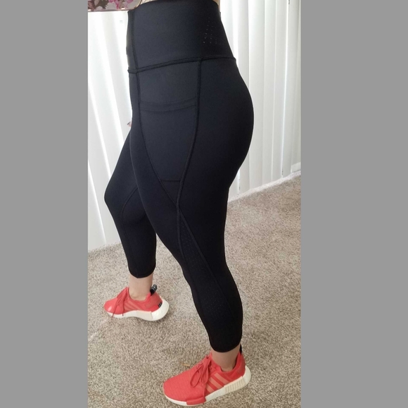 GapFit High Rise Capris in Sculpt Revolution - Picture 2 of 3